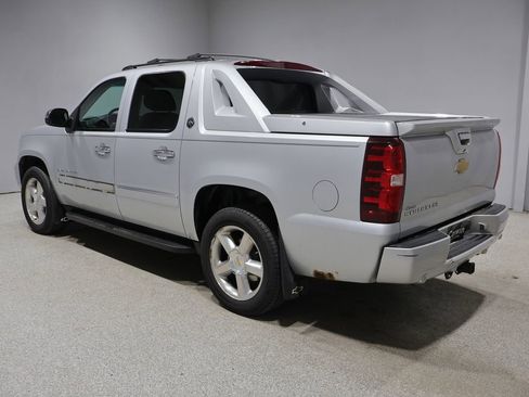 Used 2013 Chevrolet Avalanche LTZ AWD/4WD image 6