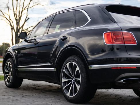 Used 2017 Bentley Bentayga AWD/4WD image 7