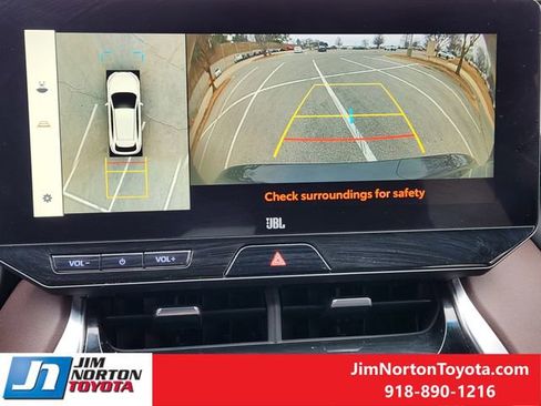 Used 2023 Toyota Venza Limited image 21