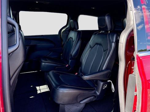 Used 2025 Chrysler Pacifica Select FWD image 26