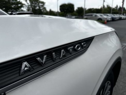 Certified 2023 Lincoln Aviator AWD w/ Premium Package image 48