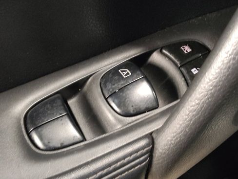 Used 2018 Nissan Rogue S FWD image 27
