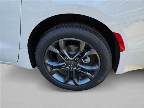 New 2026 Chrysler Pacifica Select image 10