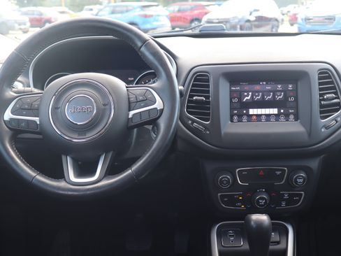 Used 2020 Jeep Compass Latitude w/ Popular Equipment Group FWD image 13