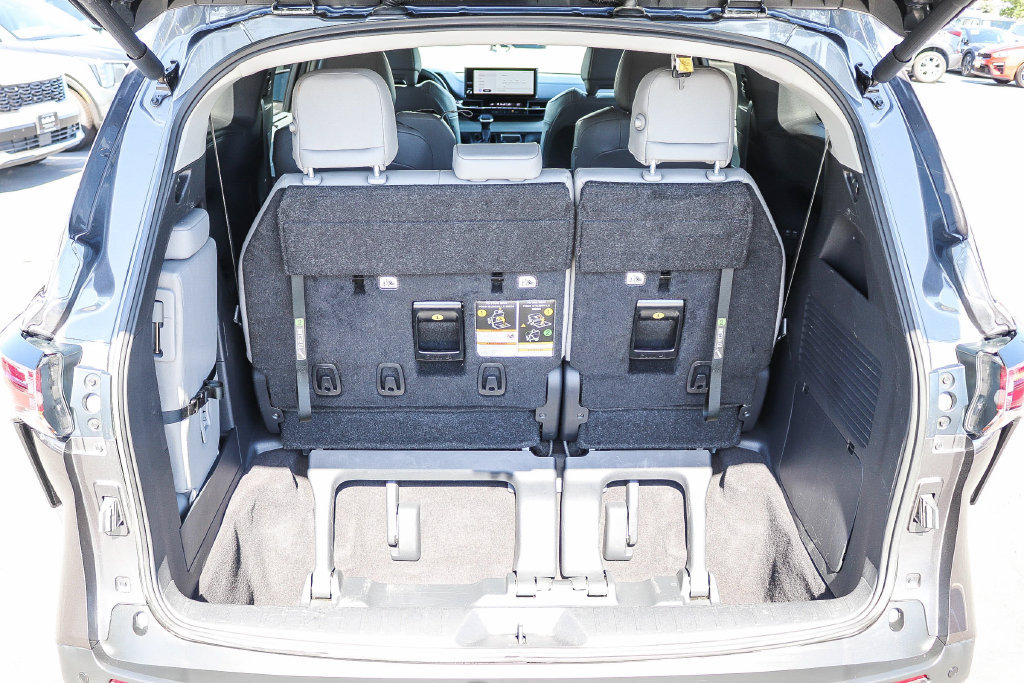 Used 2025 Toyota Sienna XLE FWD image 26