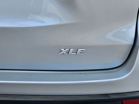 Used 2018 Toyota Highlander XLE image 31