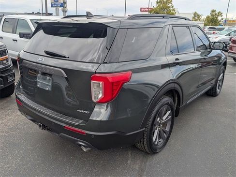 Used 2022 Ford Explorer XLT w/ Equipment Group 202A image 6