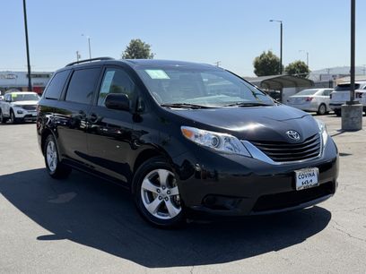 Used 2017 Toyota Sienna LE