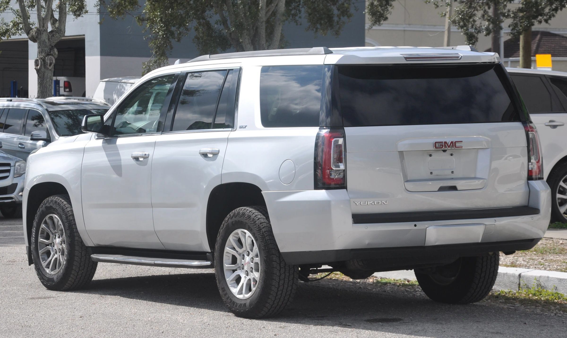 Used 2017 GMC Yukon SLT RWD image 10