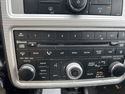 Used 2010 Dodge Journey SXT w/ Navigation & Sound Group I image 8