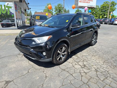 Used 2018 Toyota RAV4 XLE w/ Plus Extra Value Package AWD/4WD image 2
