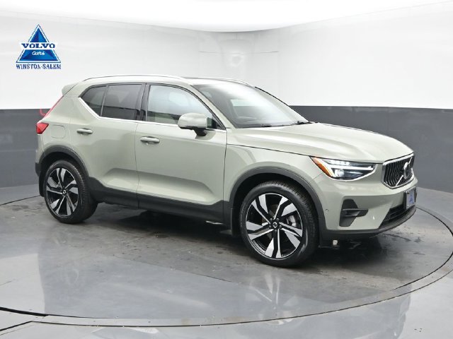 Used 2025 Volvo XC40 B5 Ultra w/ Climate Package AWD/4WD image 1