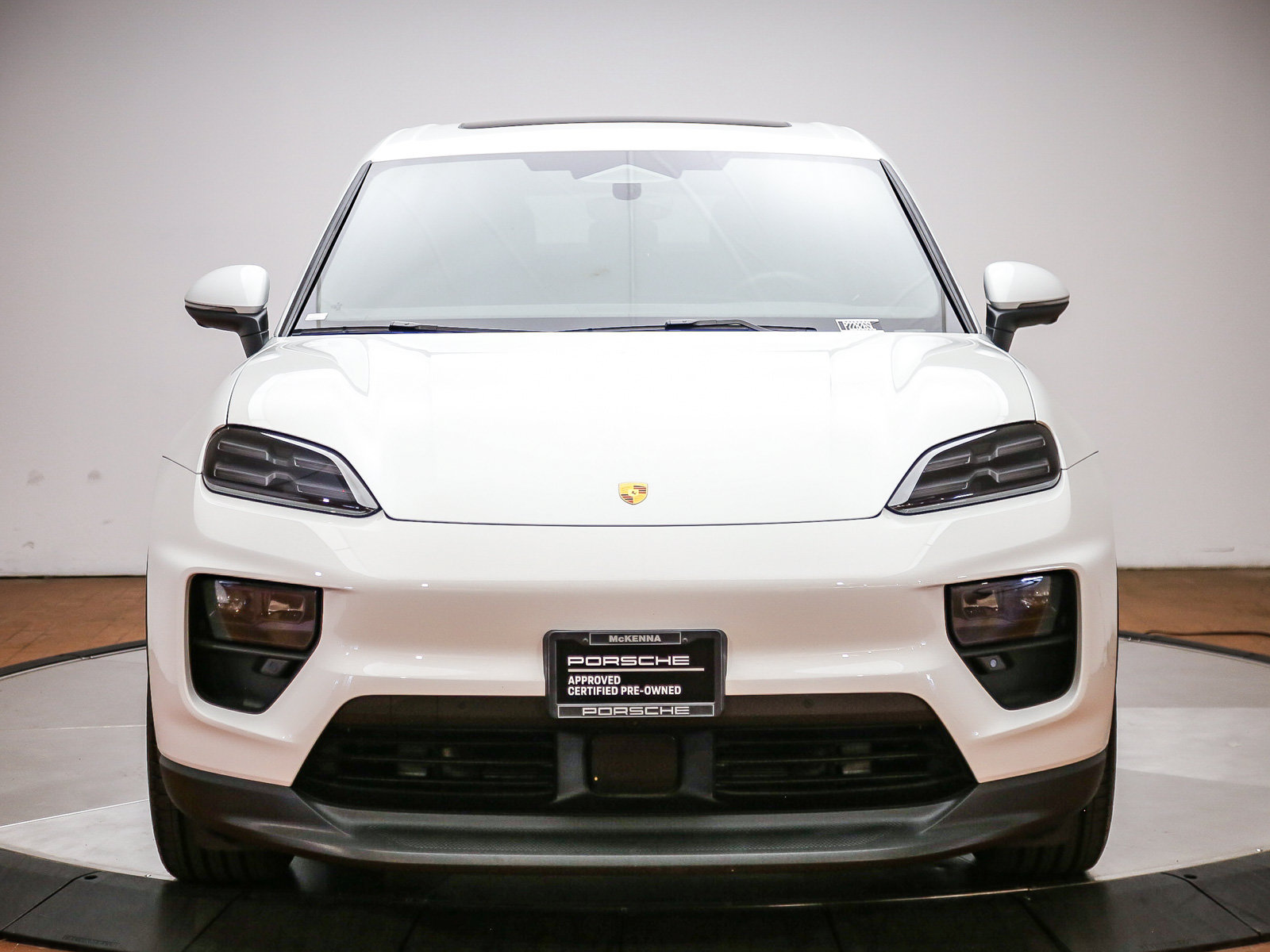 Certified 2026 Porsche Macan Electric RWD image 9