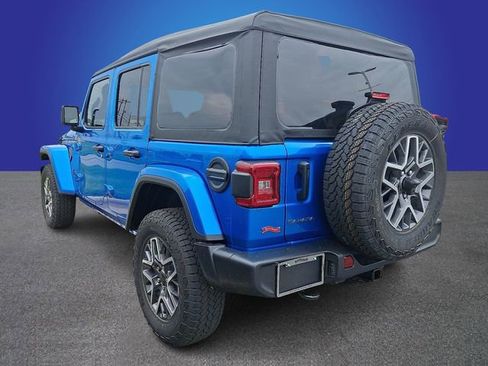 Used 2025 Jeep Wrangler Unlimited Sahara AWD/4WD image 4