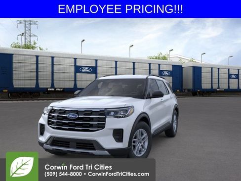 New 2026 Ford Explorer Active AWD/4WD image 3