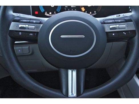 Used 2025 Hyundai Tucson SE FWD image 17