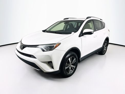 Used 2018 Toyota RAV4 XLE FWD image 3