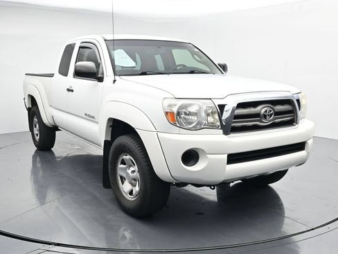 Used 2009 Toyota Tacoma PreRunner w/ SR5 Pkg #2 RWD image 2