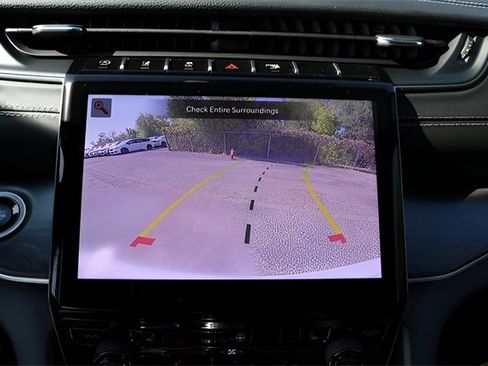 New 2025 Jeep Grand Cherokee Limited w/ Black Appearance Package image 23