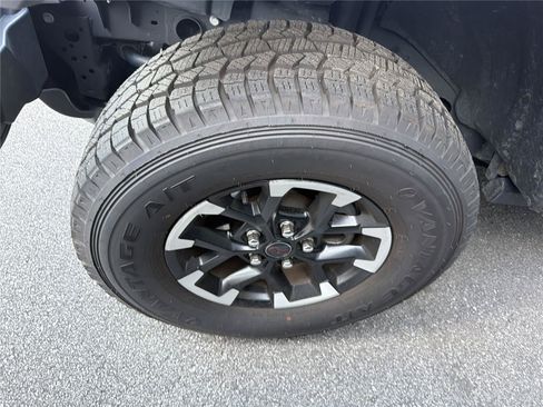 Used 2025 Jeep Wrangler Unlimited Rubicon AWD/4WD image 7