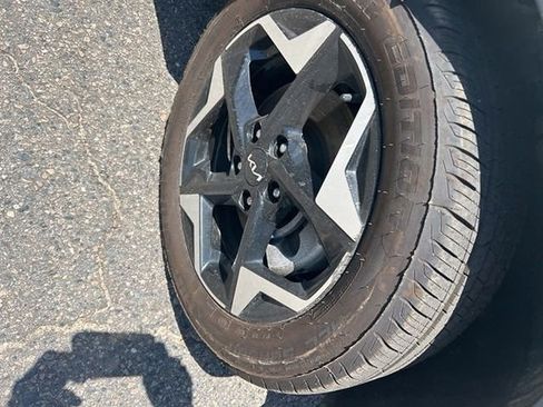 Certified 2024 Kia Seltos EX AWD/4WD image 2