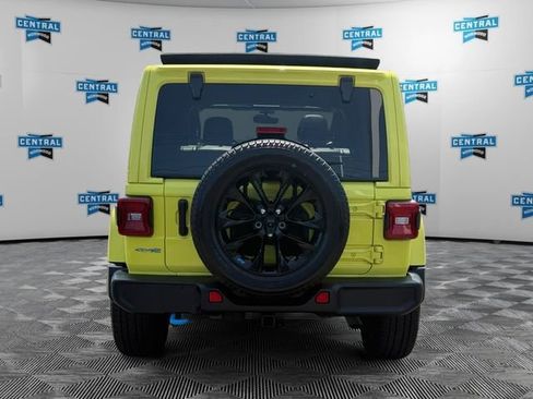 Used 2023 Jeep Wrangler Unlimited Sahara w/ Cold Weather Group AWD/4WD image 5