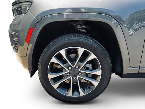 Used 2024 Jeep Grand Cherokee L Overland w/ Luxury Tech Group IV AWD/4WD image 13