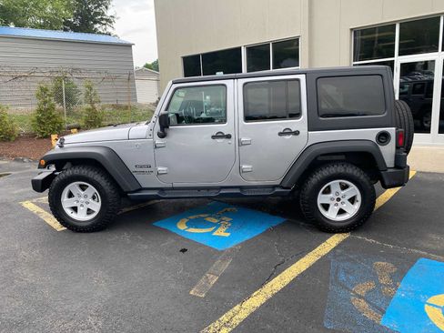 Used 2017 Jeep Wrangler Unlimited Sport w/ Quick Order Package 24S AWD/4WD image 13