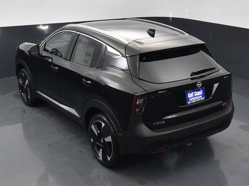 Used 2025 Nissan Kicks SR w/ SR Premium Package FWD image 35