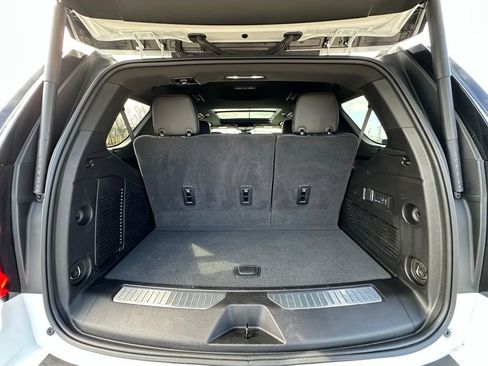 Used 2025 GMC Yukon Denali w/ Sun & Power Step Package image 19