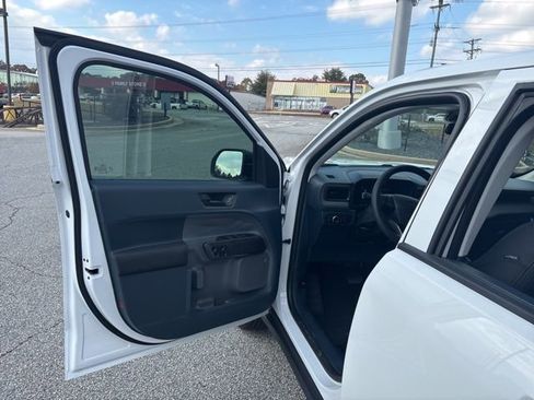 New 2025 Ford Maverick XL image 11