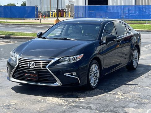 Used 2016 Lexus ES 350 w/ Premium Package w/Wood Trim FWD image 5