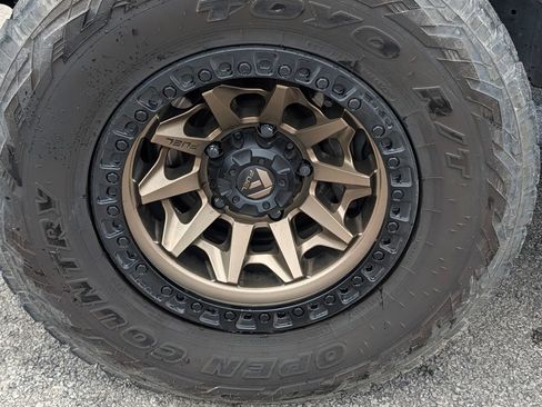 Used 2020 Toyota Tundra SR5 w/ SR5 Upgrade Package AWD/4WD image 10