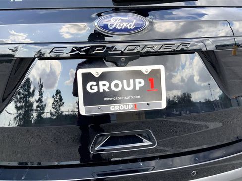 Used 2017 Ford Explorer Sport w/ Equipment Group 401A image 9