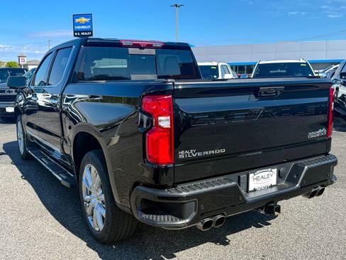 Used 2024 Chevrolet Silverado 1500 High Country w/ Technology Package AWD/4WD image 5