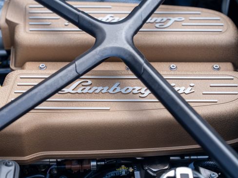 Used 2021 Lamborghini Huracan STO RWD image 50