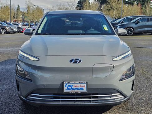Used 2023 Hyundai Kona SE image 2