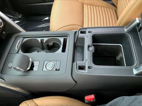 New 2025 Land Rover Discovery Metropolitan Edition image 22