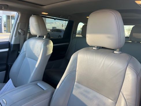 Used 2019 Toyota Highlander SE image 9