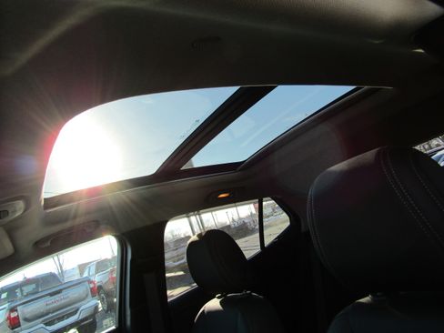 Used 2022 Buick Encore GX Essence w/ Experience Buick Package image 12