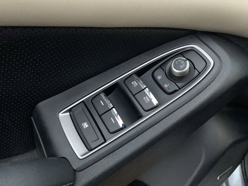 Used 2022 Subaru Ascent Limited w/ Technology Package image 12