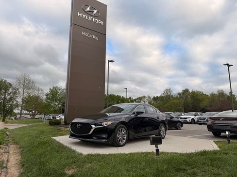 Used 2025 MAZDA MAZDA3 s FWD image 1