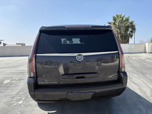 Used 2015 Cadillac Escalade Premium image 12