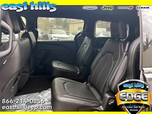 New 2026 Chrysler Pacifica Select w/ S Appearance Package image 5