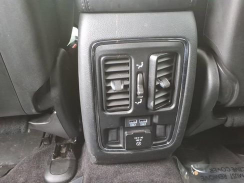 Used 2019 Jeep Grand Cherokee Limited image 16