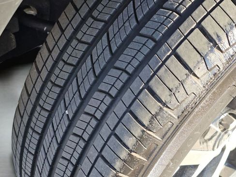 Used 2025 Jeep Grand Cherokee Limited w/ Luxury Tech Group II image 21