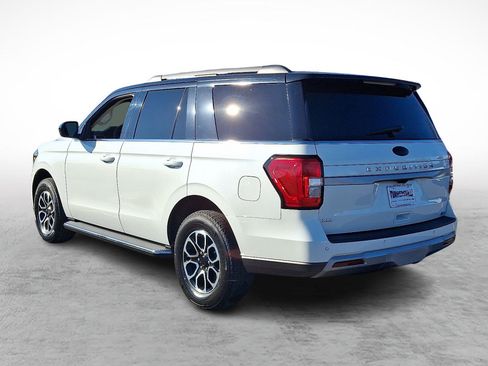 Used 2022 Ford Expedition XLT image 3
