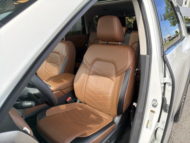 Certified 2024 Nissan Pathfinder Platinum w/ Cargo Package AWD/4WD image 15