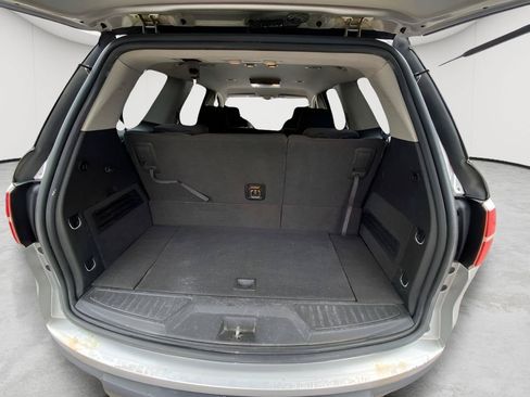 Used 2007 Saturn Outlook XE w/ Advanced Audio Pkg FWD image 12