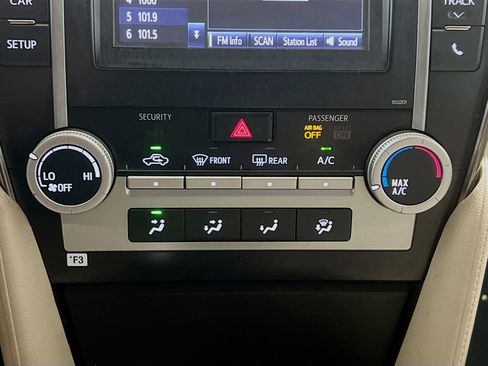 Used 2014 Toyota Camry LE FWD image 11